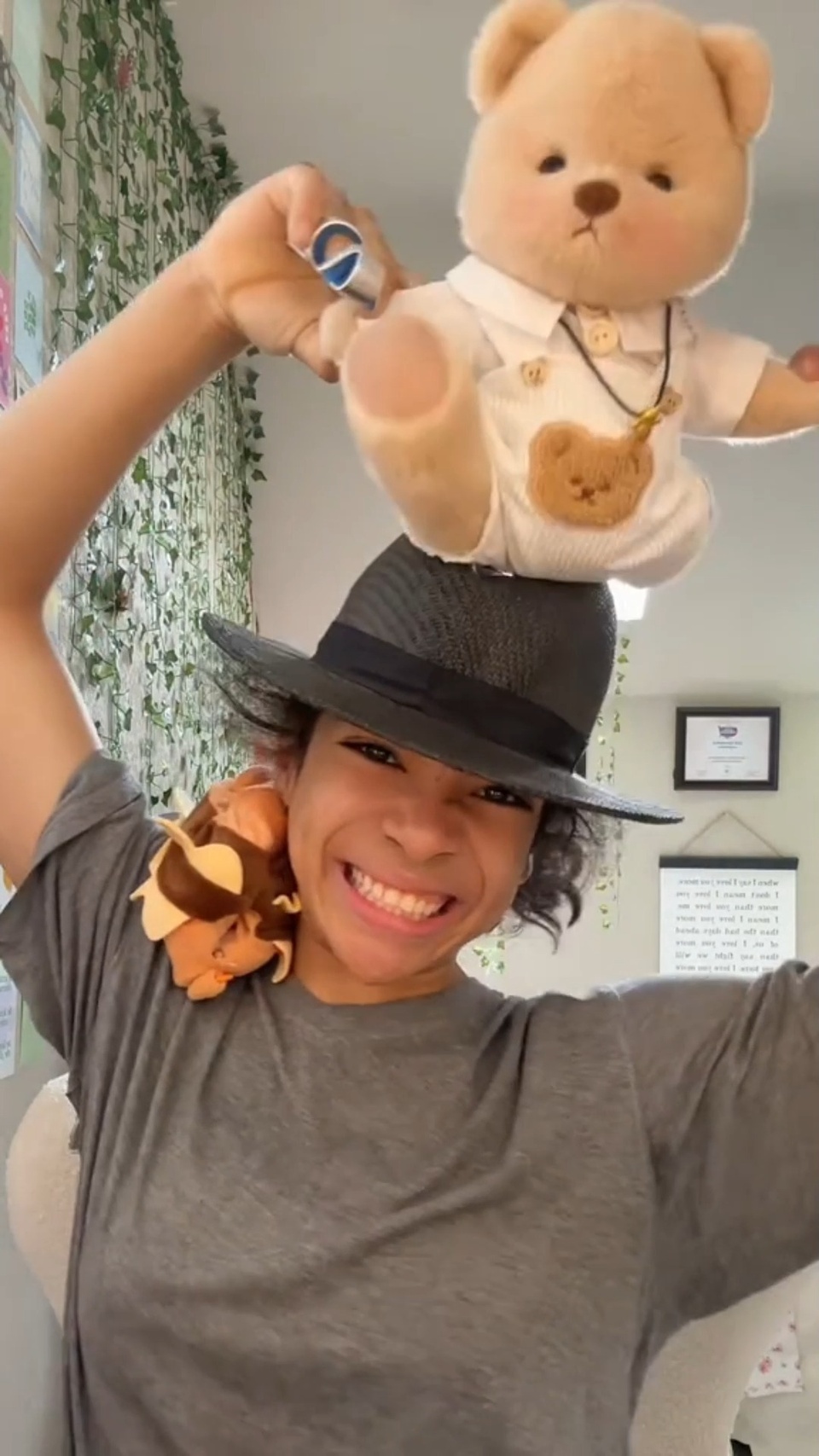 For real? recommend to turn down the volume??
#getahugco#gentleman#hamburger#unboxing