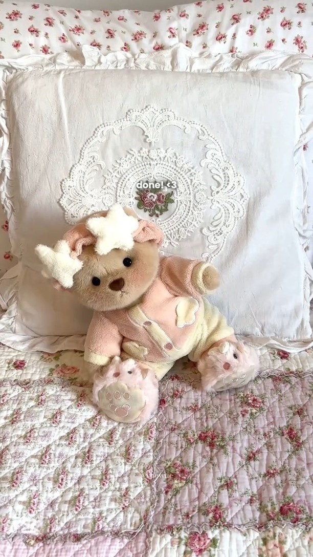 My little princess?✨
#getahug #teddybear #pajamas #cozy #healing #pjms #girlyroom #BestieGifts