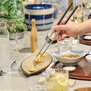 ⠀ 
맛있는 소리, 바삭한 식감, 이븐한 익힘 정도까지
쿠킹 라이브러리에서 만난 튀김 오마카세의 정수 키이로?

선선한 가을바람이 불어오는 10월
덴푸라 오마카세 맛집 키이로의 시그니처 덴푸라 9종과
주류 페어링을 즐길 수 있었던 새터데이 팝업 현장?

다음 시리즈가 기대되는
현대카드 쿠킹 라이브러리의 새터데이 팝업 현장이 궁금하다면??

? DIVE 앱 ’바삭함 속 제철의 풍미‘ 콘텐츠를 통해 자세한 내용 확인해보세요

#CookingLibrary #현대카드쿠킹라이브러리
#키이로 #쿠킹라이브러리팝업 #튀김 #오마카세

#현대카드DIVE #현대카드다이브
#현대카드 #HyundaiCard