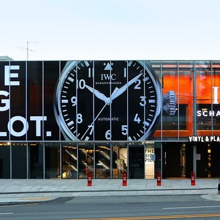 시간을 사로잡는 특별한 전시 ⌚

스위스 럭셔리 워치 매뉴팩쳐 IWC 샤프하우젠의 전시가
현대카드 바이닐앤플라스틱에서 펼쳐집니다!

아이코닉한 빅 파일럿 워치와 “MY WAY”라는 가치를 공유하는
배우 류준열, 새소년의 황소윤, 그래픽 디자이너 DHL이 함께한
멋진 전시를 즐길 수 있는 기회!

IWC만의 '시간을 온전히 소유하고 즐기는 방법'을 경험해보세요✨

?프로필의 링크를 통해 '시간을 사로잡은 빅 파일럿' 콘텐츠를 확인해 보세요.

<IWC 빅 파일럿 전시>
• 기간 : 2021. 06. 24(목) ~ 07. 04(일)
• 시간 : 월~토 오후 12시 ~ 9시, 일요일 오후 12시 ~ 6시
 (종료 30분 전 입장 마감)
• 장소 : 현대카드 바이닐앤플라스틱
• 예약 : 사전 예약자 우선 입장
 
* 코로나19 확산 방지를 위해 동시 입장 가능 인원 제한 운영중
* 사전 예약 없이 방문하실 경우, 현장 등록 가능하나 현장 상황에 따라 대기 시간이 걸어지거나 입장이 불가할 수 있음

#IWC빅파일럿전시#IWC
#IWCBigPilot
#바이닐앤플라스틱 #VinylandPlastic

#현대카드DIVE #현대카드다이브
#현대카드 #HyundaiCard