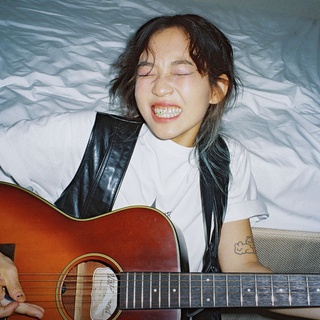 ⠀
인생은 김뜻돌(@meaningful_stone)처럼 용감하고 솔직하게?

DJ Soulscape Curated 22의 주인공은
하고 싶은게 너무 많은 능력자 싱어송라이터 김뜻돌

새로운 싱글 <다섯번째 봄>으로 경쾌한 봄의 시작을 알리는
김뜻돌의 두번째 단독 공연 <이름 없는 숲의 돌림노래>?
 
바이올린, 비올라, 첼로 등 어쿠스틱 구성으로 꾸려진
김뜻돌의 특별하고도 따뜻한 공연을 놓치지 마세요!?

<DJ Soulscape Curated 22 김뜻돌>
• 일시: 2023. 04. 22(토), 04. 23(일) 양일 오후 7시
• 장소: 현대카드 언더스테이지
• 티켓 가격: 77,000원 (현대카드 결제 시 20% 할인)
• 판매 일시: 2023. 04. 10(월) 오후 6시
• 예매처: 멜론 티켓

?지금 DIVE 앱에서 'DJ Soulscape Curated 22 김뜻돌' 콘텐츠를 확인해 보세요.

#현대카드언더스테이지 #UNDERSTAGE
#김뜻돌

#현대카드DIVE #현대카드다이브
#현대카드 #HyundaiCard

유의사항
- 본 공연은 Gift 카드를 제외한 모든 현대카드로 결제 가능하며, 현대카드 결제 시 20% 할인 혜택이 제공됩니다.
(티켓 판매 기간 : 2023.4.10 ~ 2023.4.21)
> 상환 능력에 비해 신용카드 이용금액이 과도할 경우, 귀하의 개인신용평점이 하락할 수 있습니다.
> 개인신용평점 하락 시 금융거래와 관련된 불이익이 발생할 수 있습니다.
> 일정 기간 원리금을 연체할 경우, 모든 원리금을 변제할 의무가 발생할 수 있습니다.
- 신용카드 발급이 부적정한 경우(연체금 보유, 개인신용평점 낮음 등)카드 발급이 제한될 수 있습니다
-카드 이용대금과 이에 수반되는 모든 수수료를 지정된 대금 결제일에 상환합니다.
-금융소비자는 금융소비자보호법 제19조 제1항에 따라 해당 상품 또는 서비스에 대하여 설명을 받을 권리가 있습니다.
- 자세한 내용 및 이용 조건은 카드 신청 전 현대카드 홈페이지 및 상품설명서, 약관 참고
준법감시심의필 제 230403-015호 (2023.04.03 ~ 2024.04.02)