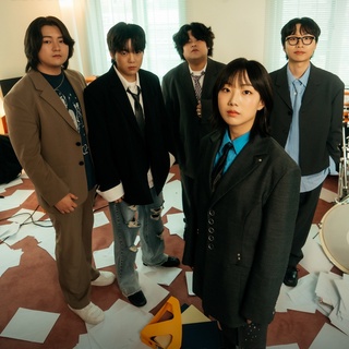 ⠀
앨범에 담지 못한 비하인드 스토리를 전하는
현대카드 뮤직 라이브러리 BONUS TRACK?
⠀
14번째 주인공은 세계에서 가장 권위 있는 대중음악 시상식,
그래미 어워드에서 소개된 루키 뮤지션 유다빈밴드(@ydbband)
⠀
새로운 싱글 <털어버리자>로 돌아올
담백한 멜로디와 낭만적인 가사로
’청춘‘의 목소리를 연주하는 유다빈밴드
⠀
앨범 작업 비하인드 스토리부터 라이브 무대까지
뮤직 라이브러리 BONUS TRACK에서 만나보세요!?
⠀
<뮤직 라이브러리 BONUS TRACK 14. 유다빈밴드>
· 출연: 유다빈밴드, 음악평론가 김윤하
· 일시: 2024. 06. 12(수) 오후 7시
· 장소: 현대카드 뮤직 라이브러리 B1F
· 금액: 20,000원
· 신청: 2024. 06. 05(수) 오후 6시 DIVE 앱
⠀
? 지금 DIVE 앱에서 ’BONUS TRACK 14. 유다빈밴드‘ 콘텐츠를 확인해 보세요.
⠀
- 입장 시 본인 확인을 위해 신분증 지참 필수입니다
⠀
✅ DIVE 앱만 있으면 현대카드 라이브러리 주중 입장 가능!
⠀
#현대카드뮤직라이브러리 #MUSICLIBRARY #BONUSTRACK
#유다빈밴드 #김윤하
⠀
#현대카드DIVE #현대카드다이브
#현대카드 #Hyundaicard