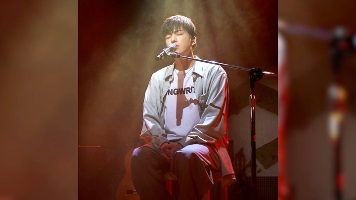 너의 따뜻한 온도에 물들었어?️

슬픔을 배워야 행복도 알 수 있으니까?
'행복한 사람이 되면 안아줄 거예요'
곽진언의 꾸밈없는 고백, '자랑' 라이브 지금 만나보세요!

?프로필의 링크를 통해 '곽진언 LIVE PLAY ▶️' 를 확인해 보세요.

팬들이 만드는 Well-made 랜선 라이브
Fan-made LIVE 시즌 3의 다섯 번째 무대!

✔️풀버전 영상 감상 방법 :
1) DIVE 앱 '곽진언 LIVE PLAY▶️' 검색?
*이벤트 당첨자도 위 콘텐츠 하단에서 확인 가능!?
2) 유튜브에서 '현대카드 DIVE' 채널 검색?

Melon 앱에서도 즐기는 Fan-made LIVE!
곽진언의 무대를 확인해 보세요?

#팬메이드라이브 #곽진언

#현대카드DIVE #현대카드다이브
#현대카드 #HyundaiCard