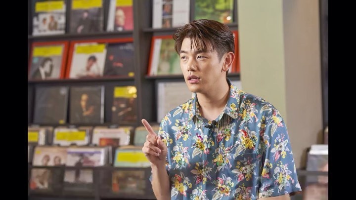 에릭남, 이정도 텐션이었어??
오늘은 질문 요정 아닌 답변왕!
-
이번 앨범을 음식으로 비유하는 에릭남의 센스부터
안무 연습 중에 생긴 가슴 아픈 에피소드까지 ?
인터뷰계의 유재석! 에릭남의 토크 영상을 지금 확인하세요!
-
팬들이 직접 만드는 Well-made 랜선 라이브
Fan-made LIVE 시즌 ✌
-
✔풀버전 영상 감상 방법 :
1) DIVE 앱 '에릭남 LIVE PLAY ▶' 검색?
2) 유튜브에서 '현대카드 DIVE' 검색?
* 이벤트 당첨자도 해당 콘텐츠 하단에서 확인 가능! ?
-
08. 20(목) Melon 앱에서 진행되는
에릭남 팬메이드 라이브 감상평 이벤트도 놓치지 마세요?
-
?프로필의 링크를 통해 DIVE 앱을 다운 받을 수 있습니다.
-
#팬메이드라이브 #에릭남 #EricNam
-
#현대카드DIVE #현대카드다이브
#현대카드 #hyundaiCard