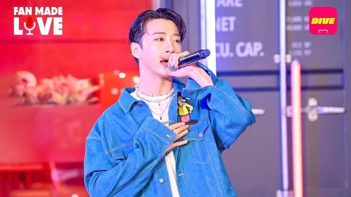아이돌 자아가 깨어난 방용국(@bangstergram)의 라이브 무대 ?
 
부끄러워도 할 건 다 하는 방용국의 Up과 ?
뮤직 라이브러리에서 만나는 힙한 Screwed Up까지!
방용국의 ‘Up’과 'Screwed Up' 무대를 지금 만나보세요!
 
?프로필의 링크를 통해 '방용국 LIVE PLAY ▶' 를 확인해 보세요.
 
팬들이 만드는 Well-made 랜선 라이브
Fan-made LIVE 시즌 4의 두 번째 무대!
 
✔풀버전 영상 감상 방법 :
1) DIVE 앱 '방용국 LIVE PLAY▶' 검색?
2) 유튜브에서 '현대카드 DIVE' 채널 검색?
 
Melon 앱에서도 즐기는 Fan-made LIVE!
방용국의 무대를 확인해 보세요?
 
#팬메이드라이브 #방용국 #BANGYONGGUK
 
#현대카드DIVE #현대카드다이브
#현대카드 #HyundaiCard