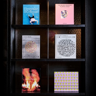 ⠀ 
현대카드 라이브러리 신간을 소개하는 ‘What’s NEW’
아트 라이브러리 10월의 새 책을 소개합니다?

?＜148 Oblique Drawings＞
- 세르반 이오네스쿠의 드로잉을 모은 책
⠀
?‍?‍?＜Lucia Di Luciano & Giovanni Pizzo: Selected Works＞
- 20세기 이탈리아 미술을 이끈 두 화가의 작품을 함께 엮은 책
⠀
?＜Bill Viola: Love/Death - The Tristan Project＞
- 미국 예술가 빌 비올라의 약 4시간짜리 영상 작품을 깊게 파고든 책
⠀
?＜Elmgreen & Dragset: Trilogy＞
- 엘름그린 & 드라그셋이 주목한 유명인과 작품을 소개한 모노그래프

?️＜Christian Marclay＞
- 2023년 파리 퐁피두 센터에서 진행한 크리스찬 마클레이의 전시 도록

?＜Vitamin Txt: Words in Contemporary Art＞
- 텍스트 기반의 예술 아티스트 103명을 선별해 소개한 책
⠀
지금 바로 DIVE 앱에 로그인하고
아트 라이브러리의 신간 도서를 만나보세요??
⠀
? 자세한 내용은 프로필 링크를 통해 ’어텀 세레나데‘ 콘텐츠를 확인해 보세요!
⠀
✅ DIVE 앱만 있으면 현대카드 라이브러리 주중 입장 가능!
⠀
#현대카드아트라이브러리 #HyundaiCardArtLibrary

#현대카드DIVE #현대카드다이브
#현대카드 #HyundaiCard