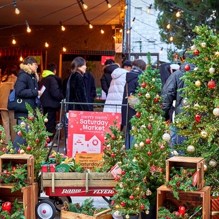 ⠀
크리스마스의 문을 가장 먼저 연 쿠킹 라이브러리
merry merry Saturday Market?

추워진 날씨를 따뜻하게 만들어 준 버스킹부터
붕어빵, 군밤, 군고구마 맛있는 겨울 간식까지?
많은 사람들의 발길이 끊이질 않았던 새터데이마켓!

도심 한가운데서 가장 먼저 만나본 
크리스마스 새터데이 마켓 현장의 열기가 궁금하다면 ???

?프로필 링크를 통해 ’미리 만난 메리 크리스마스‘ 콘텐츠를 확인해보세요!
✅DIVE 앱만 있으면 현대카드 라이브러리 주중 입장 가능!

#현대카드쿠킹라이브러리 #CookingLibrary #크리스마스마켓
#SaturdayMarket #새터데이마켓
#크리스마스 #메리메리새터데이마켓

#현대카드DIVE #현대카드다이브
#현대카드 #HyundaiCard