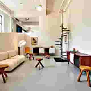 가구 마니아라면 필수 코스!
눈을 뗄 수 없는 가구의 세계, 원오디너리맨션으로 초대합니다 ?
-
레어템 빈티지 가구를 전시하고 판매하는 원오디너리맨션!
북유럽 가구를 비롯해 이탈리아, 독일, 프랑스의 작품까지
국내에서 만나보기 힘든 가구가 모두 이곳에?
-
디자인 라이브러리의 9월 가구 테마 전시에서 
빈티지가 숨쉬는 그 곳, 원오디너리맨션을 만나보세요 ?
-
원오디너리맨션과 디자인 라이브러리의 만남!
더 자세한 이야기를 DIVE 앱 '가구 아니라 작품'에서 확인하실 수 있습니다.
-
?프로필의 링크를 통해 DIVE 앱을 다운 받을 수 있습니다.
-
#현대카드DIVE #현대카드다이브
#현대카드 #HyundaiCard