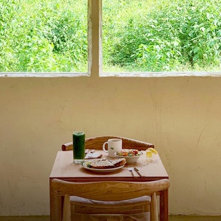 요즘 떠오르는 핫플레이스라는 삼송 카페☕

골목길을 걷다보면 이색적인 감성에 젖게 된다는 삼송동?
커피 향기로 가득한 힐링 카페 놀러가자!

크림 슈부터 화이스 와인까지, 맛이 일품이라는 디저트샵부터 ?
두부와 커피의 신선한 조합이 특색인 셀렉트 카페까지!

?지금 저장하고 감성 카페 인증샷 찍으러 갈까??

?프로필의 링크를 통해 '요즘 삼송이 수상해' 콘텐츠를 확인해 보세요.
✅DIVE 앱에서 매일 업데이트되는 컬처 콘텐츠를 만나보세요!

#삼송동 #디저트 #커피 #카페
#크림레스토랑앤디저트바 #서울두부생활
#아이라이크마운틴 #임종호커피

#현대카드DIVE #현대카드다이브
#현대카드 #HyundaiCard