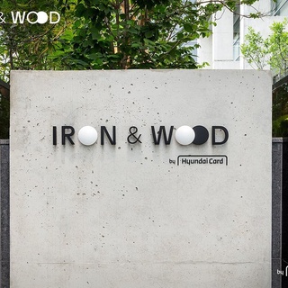 ⠀
당신의 골프 퍼포먼스
마침내 IRON & WOOD에서 완성되다
　
세계 랭킹 1위 고진영 프로의 코치, 이시우 Pro 팀에 이어
3층 레슨 스튜디오 신규 코치, 허석호 Pro 팀 합류!
　
3월 3일 확장 오픈으로 더욱 강력해진
국내 최정상급 레슨 프로팀에 더해
첨단 데이터 분석 장비, 실내 최초 인도어 벙커, 클럽 커스터마이징까지
퍼포먼스 향상을 위한 골프 트레이닝 서비스 제공
⠀
이런게 바로
현대카드 프리미엄 회원의 특권
　
현대카드 Premium Members Only
IRON & WOOD by Hyundai Card
⠀
[ IRON & WOOD ]
• 주소 : 강남구 도산대로45길 18-10 아이언앤우드
• 운영시간 : 월-금 12:00-21:00, 토 12:00-18:00
(매주 일요일, 공휴일 휴관)
• 층별안내
- 1F : Lesson Studio A∙B∙C, Indoor Bunker
- 2F : Putting, Fitting Lab
- 3F : Lesson Studio D∙E∙F
• 레슨 안내
- 1F 이시우 Pro 팀 : 이시우 Pro 32만원(the Black Only), 정지철 Pro 27만원(the Black, the Purple Only), 최건우 Pro 24만원, 정경록 Pro 13만원 (1회/50분)
- 3F 허석호 Pro 팀 : 허석호 Pro 32만원(the Black Only), 홍진주 Pro 28만원(the Black, the Purple Only), 이안나 Pro 22만원, 박병주 Pro 17만원 (1회/50분)
• 프로그램 안내
- Fitting : 5만원 (1회/50분)
- PuttView/Indoor Bunker : 레슨/피팅 예약자에 한해 무료 이용
• 대상카드 : the Black, the Purple, the Red, the Green, the Pink, MX Black, 대한항공카드 the First, GENESIS CARD, American Express® Cards by Hyundai Card(개인카드 및 기명 법인카드 포함)
• 예약 : 현대카드 DIVE앱을 통한 레슨 및 피팅 사전 예약 필수
⠀
* 현대카드 프리미엄 회원 전용
⠀
#아이언앤우드 #IRONandWOOD
#골프 #골프레슨 #프로레슨 #퍼팅 #클럽피팅 #벙커
#현대카드프리미엄 #프리미엄카드
#현대카드 #HyundaiCard
⠀
[유의사항]
> 상환 능력에 비해 신용카드 이용금액이 과도할 경우, 귀하의 개인신용평점이 하락할 수 있습니다.
> 개인신용평점 하락 시 금융거래와 관련된 불이익이 발생할 수 있습니다.
> 일정 기간 원리금을 연체할 경우, 모든 원리금을 변제할 의무가 발생할 수 있습니다.
> 신용카드 발급이 부적정한 경우 (연체금 보유, 개인신용평점 낮음 등) 카드 발급이 제한될 수 있습니다.
> 카드 이용대금과 이에 수반되는 모든 수수료를 지정된 대금 결제일에 상환합니다.
> 금융소비자보호법 제19조 제1항에 따라 해당 상품 또는 서비스에 대하여 설명을 받을 권리가 있습니다.
> 자세한 내용 및 이용 조건은 카드 신청 전 현대카드 홈페이지 및 상품설명서, 약관 참고
> 준법감시심의필 220302-014호 (2022.03.02~2023.03.01)