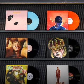 ⠀ 
현대카드 라이브러리 신간을 소개하는 ’What‘s NEW‘
뮤직 라이브러리 1월의 음반을 소개합니다 ?
⠀
? 다이나믹 듀오 <Enlightened>
솔직함과 유쾌함으로 기록된 다이나믹 듀오의 성장 스토리
⠀
?‍♀ 데이먼스 이어 <Headache>
청춘이 겪는 고통의 감정을 담은 몽환적인 보컬과 밴드 사운드
⠀
? JP 색스 <A Grey Area>
사랑과 상실을 정교한 멜로디와 리듬으로 풀어낸 서정적 팝
⠀
? 미츠키 ＜The Land is Inhospitable and So Are We＞
캘리포니아 컨트리 뮤직을 기반으로 한 고전적 사운드
⠀
? 트로이 시반＜Something To Give Each Other＞
감각적인 신시사이저 사운드와 미성이 부드럽게 혼합된 하우스
⠀
? 찬스 더 래퍼＜Coloring Book＞
힙합, 가스펠, R&B 재즈 등 다양한 장르의 독특한 조합
⠀
지금 바로 DIVE 앱에 로그인하고
뮤직 라이브러리의 새 음반를 만나보세요 ?
⠀
?자세한 내용은 프로필 링크를 통해 ‘일상의 BGM’ 콘텐츠를 확인해 보세요!
⠀
✅DIVE 앱만 있으면 현대카드 라이브러리 주중 입장 가능
⠀
#현대카드뮤직라이브러리 #MusicLibrary
⠀
#현대카드DIVE #현대카드다이브
#현대카드 #HyundaiCard