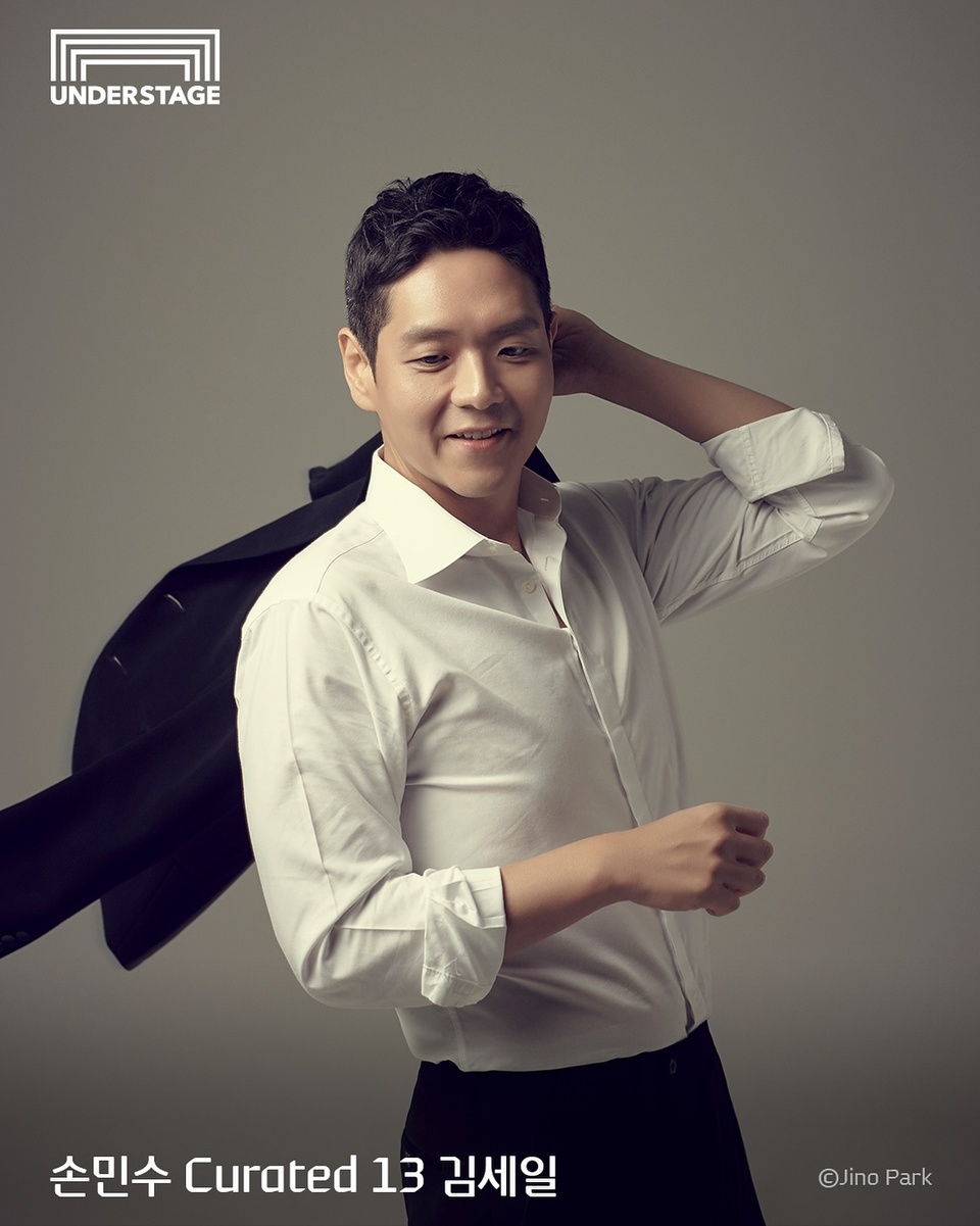 ⠀
손민수 Curated 공연 13번째 주인공은
깊은 울림의 미성 테너 김세일(@bigseil)?

슈만표 사랑과 이별의 이야기를 담은 연가곡 <시인의 사랑>
슈베르트의 비극적인 슬픔이 담긴 <겨울 나그네>까지!

피아니스트 일리야 라쉬코프스키와 함께 
1월을 화려하게 수놓을 무대를 만나보세요✨

<손민수 Curated 13 김세일>
• 일시: 2024. 01. 26(금) 오후 8시
• 장소: 현대카드 언더스테이지
• 출연: 테너 김세일, 피아니스트 일리야 라쉬코프스키, 음악 칼럼니스트 이지영
• 티켓 가격: 33,000원(현대카드 결제 시 20% 할인, 할인가: 26,400원)
• 티켓 오픈: 2024. 01. 05(금) 오후 6시
• 예매처: 인터파크 티켓

• 공연 안내
- 본 공연은 90분 간 진행되며 공연 시작 후 별도의 인터미션이 없습니다.
- 공연 시작 후에는 공연장 입/퇴장이 불가합니다.
- 입장 시 예매 확인을 위해 신분증 지참 필수입니다.

? 프로필의 링크를 통해 ’손민수 Curated 13 김세일‘ 콘텐츠를 확인해 보세요.

#현대카드언더스테이지 #UNDERSTAGE
#김세일 #일리야라쉬코프스키

#현대카드DIVE #현대카드다이브
#현대카드 #HyundaiCard

[유의사항]
- 본 공연은 Gift 카드를 제외한 모든 현대카드로 결제 가능하며, 현대카드 결제 시 20% 할인 혜택이 제공됩니다.
(티켓 판매 기간 : 2024.01.05~2024.01.26)
> 상환 능력에 비해 신용카드 이용금액이 과도할 경우, 귀하의 개인신용평점이 하락할 수 있습니다.
> 개인신용평점 하락 시 금융거래와 관련된 불이익이 발생할 수 있습니다.
> 일정 기간 원리금을 연체할 경우, 모든 원리금을 변제할 의무가 발생할 수 있습니다.
- 신용카드 발급이 부적정한 경우(연체금 보유, 개인신용평점 낮음 등)카드 발급이 제한될 수 있습니다
- 카드 이용대금과 이에 수반되는 모든 수수료를 지정된 대금 결제일에 상환합니다.
- 금융소비자는 금융소비자보호법 제19조 제1항에 따라 해당 상품 또는 서비스에 대하여 설명을 받을 권리가 있습니다.
- 자세한 내용 및 이용 조건은 카드 신청 전 현대카드 홈페이지 및 상품설명서, 약관 참고
- 준법감시심의필 240102-014호 (2024.01.02~2025.01.01)