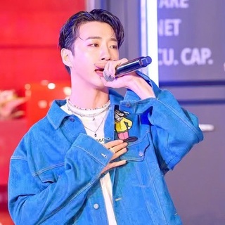 아이돌 자아가 깨어난 방용국(@bangstergram)의 라이브 무대 ?
 
부끄러워도 할 건 다 하는 방용국의 Up과 ?
뮤직 라이브러리에서 만나는 힙한 Screwed Up까지!
방용국의 ‘Up’과 'Screwed Up' 무대를 지금 만나보세요!
 
?프로필의 링크를 통해 '방용국 LIVE PLAY ▶' 를 확인해 보세요.
 
팬들이 만드는 Well-made 랜선 라이브
Fan-made LIVE 시즌 4의 두 번째 무대!
 
✔풀버전 영상 감상 방법 :
1) DIVE 앱 '방용국 LIVE PLAY▶' 검색?
2) 유튜브에서 '현대카드 DIVE' 채널 검색?
 
Melon 앱에서도 즐기는 Fan-made LIVE!
방용국의 무대를 확인해 보세요?
 
#팬메이드라이브 #방용국 #BANGYONGGUK
 
#현대카드DIVE #현대카드다이브
#현대카드 #HyundaiCard