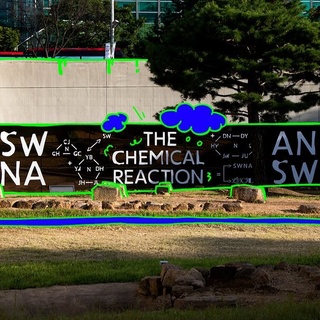 ⠀
SWNA '리버럴 오피스' 의 두 번째 전시
<The Chemical Reaction>

이번 전시는 작업물 전시뿐 아니라 디자인 작업 과정에서
디렉터와 디자이너들 사이의 관계성에 주목하며
새로운 유형의 디자인 집단 탄생 가능성도 모색한다고?

한국 산업 디자인 회사의 현실과 새로운 세대와의 소통까지
염두에 둔 '리버럴 오피스'의 장기 프로젝트가 궁금하다면?

?프로필 링크를 통해 '대한민국 산업 디자인의 역사' 콘텐츠를 확인해 보세요.

✅DIVE 앱에서 산업 디자인에 대해 알아보세요!

#현대카드DIVE #현대카드다이브
#현대카드 #HyundaiCard