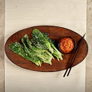 ⠀
쿠킹 라이브러리와 '우리의식탁'의 다섯 번째 만남?

셀렙 셰프들의 라이브 푸드 클래스 <미(味)라클> 시즌 2
그 다섯 번째 주자는 사찰음식의 명장 선재 스님

? 더운 여름 냉한 에너지로 열을 내려주는 '상추 불뚝전'
? 구수하고 시원한 맛이 일품인 '노각 된장냉국'
? 젓갈 대신 국간장으로 양념한 '오이 깍두기' 레시피까지!

오직 DIVE 앱에서만 확인할 수 있는
선재 스님만의 특별한 Tip이 궁금하다면?

?지금 DIVE 앱에서 '선재 스님의 약이 되는 여름 밥상' 콘텐츠를 확인해 보세요.
✅DIVE 앱만 있으면 현대카드 라이브러리 주중 입장 가능!

@miracle_wclass

#CookingLibrary #현대카드쿠킹라이브러리
#푸드클래스 #원데이클래스 #사찰음식

#현대카드DIVE #현대카드다이브
#현대카드 #HyundaiCard