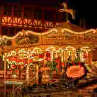 소중한 사람과 특별한 크리스마스를 보내고 싶어?
DIVER의 눈길과 발길을 사로잡는 여행지 추천 리스트!?

600년 전통의 유서깊은 독일 드레스덴의 슈트리첼 마켓부터
디저트 천국 체코 프라하의 크리스마스 마켓까지?

?올겨울 유럽 여행 갈 친구 태그하기?‍

?프로필의 링크를 통해 '크리스마스 마켓 끝판왕' 콘텐츠를 확인해 보세요.

✅DIVE 앱에서 매일 업데이트되는 컬처 콘텐츠를 만나보세요!

#유럽여행 #크리스마스

#스트라스부르크리스마스마켓
#드레스덴 #슈트리첼마켓
#프라하크리스마스마켓
#탈린크리스마스마켓

#현대카드DIVE #현대카드다이브
#현대카드 #HyundaiCard