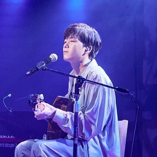 그렇게 꿀 떨어지는 눈빛으로 바라본다면?

퇴근 후, 머리맡에 두고 듣는 곽진언의 음성 편지✉️
사랑을 시작하는 풋풋한 연인들에게?
'바라본다면' 라이브 무대를 선물합니다!

?프로필의 링크를 통해 '곽진언 LIVE PLAY ▶️' 를 확인해 보세요.

팬들이 만드는 Well-made 랜선 라이브
Fan-made LIVE 시즌 3의 다섯 번째 무대!

✔️풀버전 영상 감상 방법 :
1) DIVE 앱 '곽진언 LIVE PLAY▶️' 검색?
*이벤트 당첨자도 위 콘텐츠 하단에서 확인 가능!?
2) 유튜브에서 '현대카드 DIVE' 채널 검색?

Melon 앱에서도 즐기는 Fan-made LIVE!
곽진언의 무대를 확인해 보세요?

잠깐! 곽진언의 Fan-made LIVE는 계속됩니다▶️
- 자랑 / 06. 30(수)
- Fan-made TALK / 06. 30(수)
DIVE 앱과 DIVE 유튜브 채널에서 만나요?

#팬메이드라이브 #곽진언

#현대카드DIVE #현대카드다이브
#현대카드 #HyundaiCard