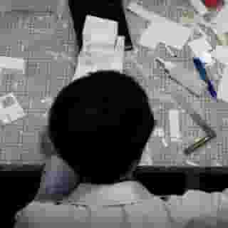 ⠀
현대카드 Art Library에서 매월 마지막 주 토요일에 진행하는
Moving Image Screening?️

이번 달은 '건축계의 노벨상'이라고 불리는
프리츠커상을 수상한 안도 타다오,
그의 건축물을 다룬 다큐멘터리 필름 <안도 타다오 (2016)>?

학창 시절, 프로 복서로 활동하던 중
서점에서 우연히 설계 도면을 보게 된 후
건축가의 꿈과 함께 유럽으로 향한 안도 타다오✈

독학으로 익힌 건축 지식을 바탕으로 하여
누구도 만들 수 없는 특별한 공간을 창조하는 거장!

안도 타다오의 이야기를 현대카드 Art Library에서 만나 보자?

<Moving Image Screening>
• 제목: 안도 타다오 (2016)
• 일정: 2023. 10. 28(토) 낮 12시 ~ 오후 9시
• 장소: 현대카드 Art Library (Moving Image Room)
• 예약: 현대카드 DIVE 앱

*영상은 오후 1시/3시/5시/7시 각 정시 시작됩니다.
*영상 관람은 DIVE 앱을 통해 사전 예약으로 진행되며,
No-Show 발생 시 현장 방문(Walk-in) 선착순 입장 가능합니다.

#현대카드아트라이브러리 #HyundaiCardArtLibrary
#안도타다오 #TadaoAndo #SamuraiArchitectTadaoAndo #screening

#현대카드DIVE #현대카드다이브
#현대카드 #HyundaiCard