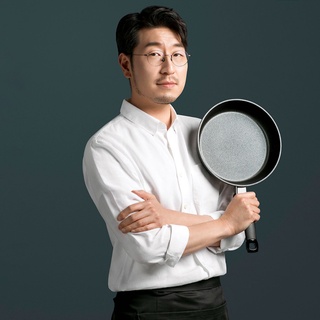 후라이팬 하나로 맛보는 명품 요리 ?

독일 프리미엄 쿡웨어 브랜드 ‘Fissler’와 쿠킹 라이브러리의
더 맛있고 특별한 ‘One Pan 쿠킹클래스’
스타셰프 박준우가 알려주는 특급 레시피?

쿠킹 라이브러리가 선사할 맛있는 토요일!
지금 DIVE 앱에서 신청 예약하고 만나요 ??

? 프로필 링크를 통해 '팬 하나로 완성' 콘텐츠를 확인해 보세요.

쿠킹 라이브러리 X Fissler
<박준우 셰프의 One Pan 클래스>
• 신청기간 : 2022. 07. 21(목) ~ 07. 29(금)
• 일시 : 2022. 07. 30(토) 낮 12시
• 장소 : 현대카드 쿠킹 라이브러리 3F 키친
• 프로그램 : 더덕구이를 곁들인 한우 안심 스테이크와 셀러리악 퓌레
 - 실습 : 한우 안심 스테이크, 더덕구이, 허브 샐러드 
 - 시연 : 포트와인 소스, 셀러리악 퓌레
• 금액 : 8만원(2인)
• 예약 : DIVE 앱 '팬 하나로 완성' 콘텐츠 내 예약 링크?

✅ DIVE 앱만 있으면 현대카드 라이브러리 주중 입장 가능!

#현대카드쿠킹라이브러리 #CookingLibrary
#휘슬러 #Fissler #박준우셰프 #원팬요리

#현대카드DIVE #현대카드다이브
#현대카드 #HyundaiCard