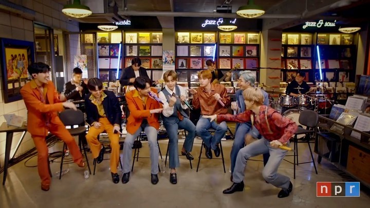 전세계 아미들의 성지 예약 ?
-
지금 유튜브를 뜨겁게 달구고 있는 
BTS: Tiny Desk (Home) Concert
장소가 서울인걸 알고 계셨나요?
-
이곳은 바로 이태원에 위치한 현대카드 바이닐앤플라스틱 ✨ 
-
흥이 다이너마이트처럼 터지는 힙한 음악의 성지 바이닐앤플라스틱을 영상에서 만나보세요!
-
<VINYL & PLASTIC by HyundaiCard>
· 주소 : 서울시 용산구 이태원로 248
· 운영 시간 : 화~일 12~18시 (코로나로 인한 단축운영 / 별도 고지 시까지)

#TinyDeskConcert
#VinylAndPlastic #바이닐앤플라스틱
-
#현대카드DIVE #현대카드다이브
#현대카드 #HyundaiCard