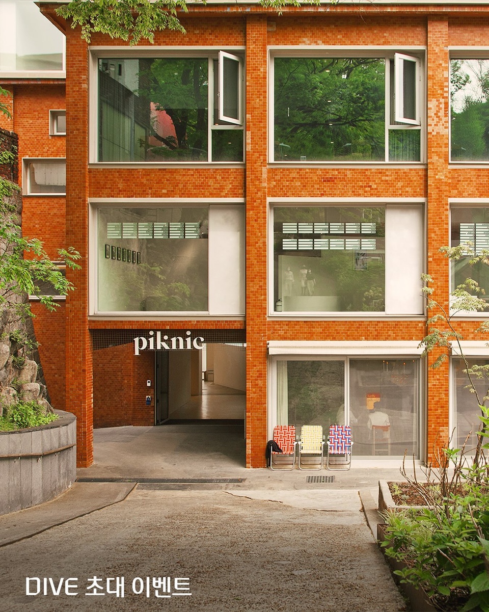#EVENT
piknic(@piknic.kr) 신규 전시
＜회사 만들기 Entrepreneurship＞
오프닝 세리머니에 DIVER들을 초대합니다!
 
?극지 탐험가 어니스트 섀클턴
?‍?현대 창업자 정주영
⚾️메이저리그의 전설 베이브 루스
?일간 이슬아의 작가 이슬아
 
이들에게 공통점이 있다면?

꿈에 도전하고 이를 통해 세상을 변화시킬 모험을 꿈꾸는
DIVER들을 위해 준비한 이벤트?
 
지금 DIVE 앱에서 이벤트에 참여하고,
꿈을 이루기 위한 위대한 여정을 확인해 보세요!✨
 
< 오프닝 세리머니 초대 이벤트 안내 >
• 응모 기간: 2023. 10. 24(화) ~ 10. 26(목)
• 응모 방법: DIVE 앱에서 ‘미술관에서 만나는 기업가 정신’ 콘텐츠 확인
• 경품: ＜회사 만들기 Entrepreneurship＞ 오프닝 세리머니 티켓 및 2만 원 상당의 웰컴 기프트
• 인원: 40명 (1인 1매)
• 당첨자 발표: 2023. 10. 27(금) 당첨자에 한해 DIVE 앱 내 쿠폰 발송

• 행사 일자: 2023. 10. 28(토) ~ 10. 29(일)
• 행사 시간: 오전 10시 ~ 오후 6시 (입장 마감 오후 5시)
• 행사 장소: piknic (서울 중구 퇴계로 6가길 30) 

• 웰컴 기프트
- 간식 @yanncouvreur_kr
- 굿즈 @shop.piknic @honestflower.kr
- 포토부스 이용권 @photomatic_official
 
[유의사항]
• 경품은 행사 기간 피크닉 1층 티켓 부스에서 DIVE 앱 쿠폰 확인 후 수령하실 수 있습니다.
• 오프닝 세리머니 티켓은 1인 1매 제공되며 행사 기간 내에만 사용하실 수 있습니다. (기간 외 사용 불가)
• 해당 이벤트는 피크닉이 진행하는 것으로 현장 사정에 의해 변경 및 중단될 수 있습니다.
 
#피크닉 #피크닉전시 #piknic
#회사만들기 #Entrepreneurship
 
#현대카드DIVE #현대카드다이브
#현대카드 #HyundaiCard