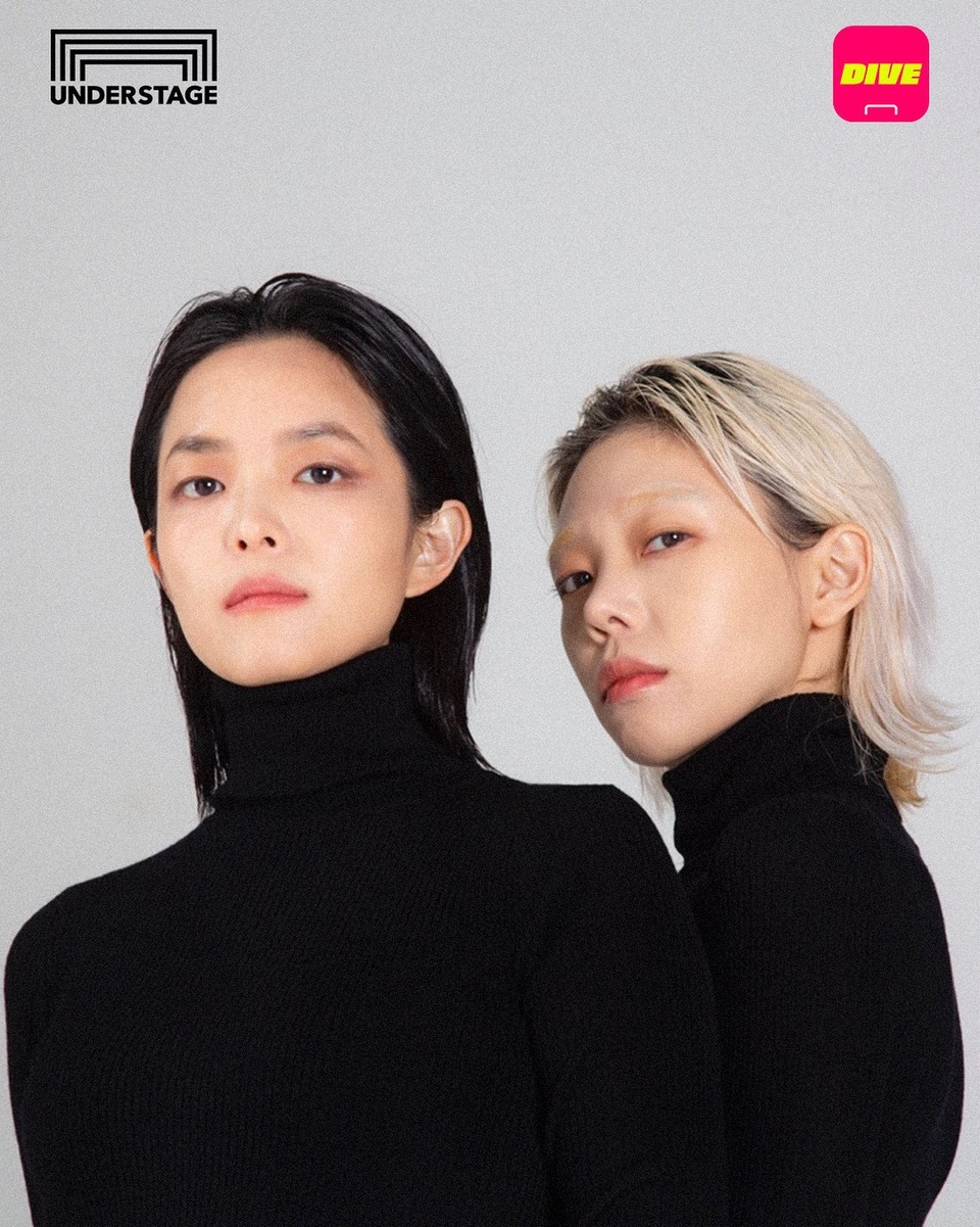 내일 만나는 HAEPAARY?

새로운 음악 장르를 선도하는 얼트 일렉트로닉 그룹
HAEPAARY의 공연 D-1?
공연을 100% 즐기고 싶다면 아래 유의사항을 참고해주세요!

윤상 Curated 06 HAEPAARY
<Born by Gorgeousness>
- 공연 일시: 2022. 04. 23(토) 오후 6시
- 공연 장소: 현대카드 언더스테이지

* 언더스테이지의 '방역패스' 공연장 운영이 해제되었습니다. 
　(4월 18일 기준)
- 방역패스 증빙자료 지참 필요 없음
　(단, 예매 확인을 위해 신분증 지참 필수)
- 전 관객 상시 마스크 착용 의무
- 현장 체온 측정 시 37.5도 이상일 경우 공연 관람 불가?
- 공연장 입퇴장 및 대기 시 관객 간 1m 거리두기 유지 권고

<NFT 티켓 구매자>
Step 1. 티켓박스 방문?
- ‘메타마스크’ 월렛 및 신분증 확인 후, 입장 팔찌 수령
- Tour 참석 시, 오후 4시 30분 ~ 4시 50분 티켓박스 도착 필수!
- 공연만 관람 시, 오후 4시 30분 이후 티켓 수령 가능

Step 2. Tour 참여?
- 오후 4시 50분 ~ 5시 10분
- 언더스테이지, 뮤직 라이브러리, V&P

Step 3. 공연 관람?
- 오후 6시 (80분 예정)

Step 4. 공연 종료 후?
- 뮤지션 Meet & Greet, 공연MD(해파리 인형) 및 친필 사인 포스터 증정

<멜론 티켓 예매자>
- 티켓박스 오픈: 오후 4시 30분
- 공연장 입장: 오후 5시 15분

? 자세한 내용은 프로필의 링크를 통해 ‘윤상 Curated 6 HAEPAARY’ 콘텐츠를 확인해보세요!

#현대카드언더스테이지 #UNDERSTAGE 
#NFT #NFT티켓 #HAEPAARY #해파리

#현대카드DIVE #현대카드다이브 
#현대카드 #Hyundaicard
