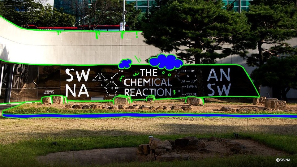 ⠀
SWNA '리버럴 오피스' 의 두 번째 전시
<The Chemical Reaction>

이번 전시는 작업물 전시뿐 아니라 디자인 작업 과정에서
디렉터와 디자이너들 사이의 관계성에 주목하며
새로운 유형의 디자인 집단 탄생 가능성도 모색한다고?

한국 산업 디자인 회사의 현실과 새로운 세대와의 소통까지
염두에 둔 '리버럴 오피스'의 장기 프로젝트가 궁금하다면?

?프로필 링크를 통해 '대한민국 산업 디자인의 역사' 콘텐츠를 확인해 보세요.

✅DIVE 앱에서 산업 디자인에 대해 알아보세요!

#현대카드DIVE #현대카드다이브
#현대카드 #HyundaiCard
