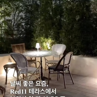 ⠀
날씨 좋은 요즘,
Red11 테라스에서 분위기 한 잔 어때요?

기존 국내 바 신에서는 접하기 어려웠던
Red11만의 다양한 브랜디 셀렉션!✨

✔️ 코냑, 아르마냑, 칼바도스 등 80여종의 브랜디부터
✔️ 브랜디 베이스의 시그너처 칵테일, 하이볼까지

오직 Red11에서만 즐길 수 있는
시그니처 칵테일, 하이볼과 함께
가을을 만끽해보세요?

[공간안내]
• 주소 : 서울 강남구 도산대로45길 18-10 1F
• 운영 시간 : 월~토요일 및 공휴일 오후 5시~11시
(매주 일요일 및 설• 추석 연휴 휴무)
• 이용 대상 : Open to Public | 만 19세 이상 입장 가능
• 기타 유의사항
- 입장 시 연령 및 본인 확인을 위해 신분증 지참 필수
(관공서 또는 공공기관이 발행한 실물 증명서, 모바일 신분증, 전자 증명서)
*경고 : 지나친 음주는 뇌졸중, 기억력 손상이나 치매를 유발합니다. 임신 중 음주는 기형아 출생 위험을 높입니다.

?<Red11> 의 칵테일과 하이볼에 대한 자세한 정보는 DIVE 앱을 통해 ‘칵테일 탐험가의 뉴 아지트‘ 콘텐츠를 확인해 보세요.

#현대카드DIVE #현대카드다이브
#현대카드 #HyundaiCard