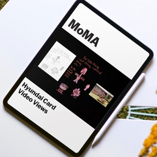 가족이 작품의 영감이 되는 순간 ✨

현대카드 후원 MoMA 온라인 스크리닝
MoMA 영상과 미디어 컬렉션 작품을 만날 수 있는
뉴욕 MoMA <현대카드 비디오 뷰스> 시리즈?

5월의 아티스트, 자콜비 새터화이트(Jacolby Satterwhite)를 소개합니다.

3D 애니메이션, 몰입형 설치물, 디지털 미디어 등
장르를 넘나들며 작가만의 가상세계를 만드는
미국 뉴미디어 아티스트 자콜비 새터화이트??‍?

작가의 어머니가 투병생활 중 그린 드로잉과 가족사진을 
애니메이션으로 재현해 상상력과 내면의 삶을 
디지털 아카이브로 재탄생시킨 작품
<The Matriarch’s Rhapsody>(2012)를
5/25(수)까지 온라인 스크리닝으로 만나보세요.?

?프로필 링크를 통해 ‘아날로그와 디지털의 만남’ 콘텐츠를 확인해 보세요.

Jacolby Satterwhite. The Matriarch's Rhapsody. 2012. Video animation (color, sound), 43:47 min. The Museum of Modern Art, New York. Acquired through the generosity of the Jeremiah Joseph. © 2022 Jacolby Satterwhite. Courtesy Electronic Arts Intermix (EAI), New York

#MoMA #뉴욕현대미술관
#JacolbySatterwhite #자콜비새터화이트

#HyundaiCardVideoViews #현대카드VideoViews
#현대카드DIVE #현대카드다이브 #현대카드 #HyundaiCard