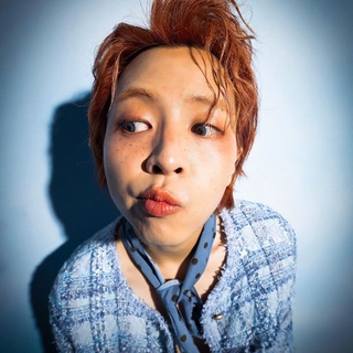 ⠀
새 앨범 타이틀곡 ‘CHRISTIAN’으로 화제의 중심에 서 있는
ZIOR PARK(@ziorpark)과의 인터뷰?

?[Part 1. 사스콰치를 찾아서]
Q. ＜WHERE DOES SASQUATCH LIVE? Pt 1.＞ 앨범명이 독특해요.
A. 사람들이 믿어 주지 않지만 어릴 적부터 봐 왔던 판타지컬한 존재인 사스콰치를 좇는 소년의 이야기를 풀어 가는 내용이에요. 사스콰치는 종교적 신념, 꿈, 그 외에 다양한 신념이 될 수 있죠.

?[Part 2. 낯선 경계선에서]
Q. 매번 콘셉추얼하고 상상력이 돋보이는 뮤직비디오도 이슈에요.
A. 시대에 맞는 수단을 잘 이용하고 있다고 생각해요. 요즘 국내 가요계에 캐릭터 강한 아티스트가 잘 나오지 않다 보니 더 주목을 받는 것도 같아요. 욕도 많이 먹지만요.(웃음)

?[Part 3. 이상한 나라의 타이밍]
Q. 한 인터뷰에서 “제 음악이 대중성 없는 음악이라고 생각하지 않아 제 타이밍이 오기만을 기다리고 있어요”라고 했어요. 그 타이밍이 지금 왔다고 생각해요?
A. 아직요. 이번 노래는 솔직히 기대를 하나도 안 했거든요. 누가 봐도 제 타이밍이라고 생각되는 시점이 반드시 올 거라고 생각해요.

낯설고 이상하지만 자꾸 끌리는 지올 팍의 세계로 지금 바로 DIVE!

?지금 DIVE 앱에서 '나의 판타지에 온 걸 환영해' 콘텐츠를 확인해 보세요.

✅DIVE 앱에서 매일 업데이트되는 컬처 콘텐츠를 만나보세요!

#현대카드DIVE #현대카드다이브
#현대카드 #HyundaiCard