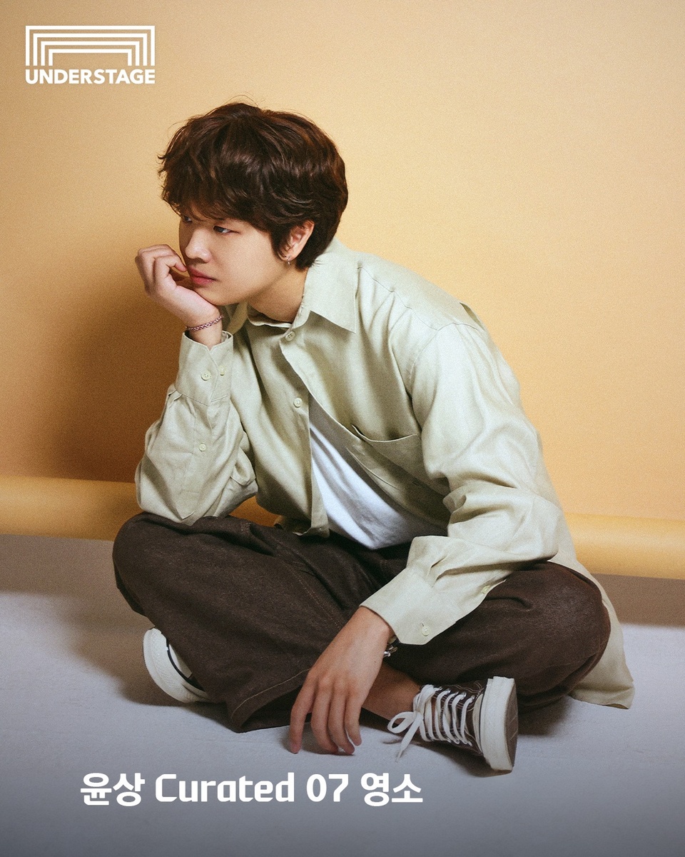 ⠀ 
윤상 Curated 07의 주인공은
<슈퍼밴드> 우승 팀 ’호피폴라‘의 기타리스트이자
보다 깊어지고 성숙한 매력을 가지고 있는
싱어송라이터 영소(@0.so.kim)?
⠀
연주곡과 가창곡으로 구성된
첫 EP ‘영원보다 소중한 지금’을 발매하며
싱어송라이터로 발돋움한 영소의 새로운 시작을
언더스테이지에서 만나보세요!✨
⠀
<윤상 Curated 07 영소>
· 일시 : 2024.05.11(토) 오후 7시 / 05.12(일) 오후 6시
· 장소: 현대카드 언더스테이지
· 티켓 가격: 88,000원 (현대카드 결제 시 20% 할인, 할인가: 70,400원)
· 티켓 오픈: 2024.04.23(화) 오후 8시
· 예매처: 멜론 티켓
⠀
? 프로필의 링크를 통해 DIVE앱을 다운 받을 수 있습니다.
⠀
#현대카드언더스테이지 #UNDERSTAGE
#영소 #싱어송라이터
⠀
#현대카드DIVE #현대카드다이브
#현대카드 #Hyundaicard
⠀
[유의사항]
- 본 공연은 Gift 카드를 제외한 모든 현대카드로 결제 가능하며, 현대카드 결제 시 1인 2매에 한해 20% 할인 혜택이 제공됩니다. (티켓 판매 기간 : 2024. 04. 23~2024. 05. 11)
> 상환 능력에 비해 신용카드 이용금액이 과도할 경우, 귀하의 개인신용평점이 하락할 수 있습니다.
> 개인신용평점 하락 시 금융거래와 관련된 불이익이 발생할 수 있습니다.
> 일정 기간 원리금을 연체할 경우, 모든 원리금을 변제할 의무가 발생할 수 있습니다.
- 신용카드 발급이 부적정한 경우(연체금 보유, 개인신용평점 낮음 등)카드 발급이 제한될 수 있습니다 
- 카드 이용대금과 이에 수반되는 모든 수수료를 지정된 대금 결제일에 상환합니다.
- 금융소비자는 금융소비자보호법 제19조 제1항에 따라 해당 상품 또는 서비스에 대하여 설명을 받을 권리가 있습니다.
- 자세한 내용 및 이용 조건은 카드 신청 전 현대카드 홈페이지 및 상품설명서, 약관 참고
- 준법감시심의필 240418-008호 (2024.04.18~2025.04.17)