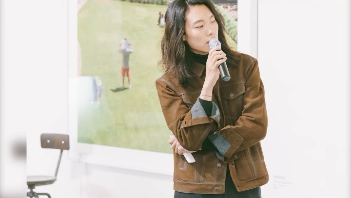 "이미 이들은 굉장히 조화로운데
나는 못 섞이고 있었구나"
-
류준열 작가가 직접 들려주는
유익하고 유쾌한 사진전 이야기?
사진전을 완벽히 즐기는 방법!
지금 바로 영상으로 만나보세요 ?
-
?프로필의 링크를 통해 '그의 시선이 머문 거리 2' 콘텐츠를 확인해 보세요.
✅DIVE 앱을 통한 사전 예약 필수!
-
<Once Upon Time…in Hollywood>
• 기간 : 2020. 11. 03(화) ~ 11. 29(일)
• 장소 : 현대카드 디자인 라이브러리
• 금액 : 무료, DIVE 앱 사전 예약 필수
• 예매 : DIVE 앱 '그의 시선이 머문 거리 2'
※ 예약 취소 발생 시, 예약이 가능하니 DIVE 앱 예약 페이지에서 확인 부탁드립니다.
-
@ryusdb 
-
#류준열 #사진전
#현대카드디자인라이브러리
#DesignLibrary
-
#현대카드DIVE #현대카드다이브
#현대카드 #HyundaiCard