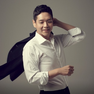 ⠀
손민수 Curated 공연 13번째 주인공은
깊은 울림의 미성 테너 김세일(@bigseil)?

슈만표 사랑과 이별의 이야기를 담은 연가곡 <시인의 사랑>
슈베르트의 비극적인 슬픔이 담긴 <겨울 나그네>까지!

피아니스트 일리야 라쉬코프스키와 함께 
1월을 화려하게 수놓을 무대를 만나보세요✨

<손민수 Curated 13 김세일>
• 일시: 2024. 01. 26(금) 오후 8시
• 장소: 현대카드 언더스테이지
• 출연: 테너 김세일, 피아니스트 일리야 라쉬코프스키, 음악 칼럼니스트 이지영
• 티켓 가격: 33,000원(현대카드 결제 시 20% 할인, 할인가: 26,400원)
• 티켓 오픈: 2024. 01. 05(금) 오후 6시
• 예매처: 인터파크 티켓

• 공연 안내
- 본 공연은 90분 간 진행되며 공연 시작 후 별도의 인터미션이 없습니다.
- 공연 시작 후에는 공연장 입/퇴장이 불가합니다.
- 입장 시 예매 확인을 위해 신분증 지참 필수입니다.

? 프로필의 링크를 통해 ’손민수 Curated 13 김세일‘ 콘텐츠를 확인해 보세요.

#현대카드언더스테이지 #UNDERSTAGE
#김세일 #일리야라쉬코프스키

#현대카드DIVE #현대카드다이브
#현대카드 #HyundaiCard

[유의사항]
- 본 공연은 Gift 카드를 제외한 모든 현대카드로 결제 가능하며, 현대카드 결제 시 20% 할인 혜택이 제공됩니다.
(티켓 판매 기간 : 2024.01.05~2024.01.26)
> 상환 능력에 비해 신용카드 이용금액이 과도할 경우, 귀하의 개인신용평점이 하락할 수 있습니다.
> 개인신용평점 하락 시 금융거래와 관련된 불이익이 발생할 수 있습니다.
> 일정 기간 원리금을 연체할 경우, 모든 원리금을 변제할 의무가 발생할 수 있습니다.
- 신용카드 발급이 부적정한 경우(연체금 보유, 개인신용평점 낮음 등)카드 발급이 제한될 수 있습니다
- 카드 이용대금과 이에 수반되는 모든 수수료를 지정된 대금 결제일에 상환합니다.
- 금융소비자는 금융소비자보호법 제19조 제1항에 따라 해당 상품 또는 서비스에 대하여 설명을 받을 권리가 있습니다.
- 자세한 내용 및 이용 조건은 카드 신청 전 현대카드 홈페이지 및 상품설명서, 약관 참고
- 준법감시심의필 240102-014호 (2024.01.02~2025.01.01)
