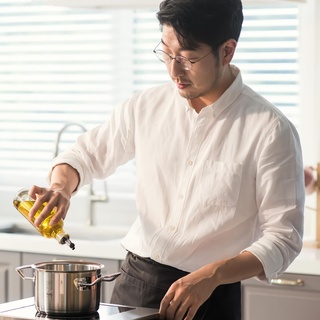 ⠀ 
압력솥 하나로도 누구나 손쉽게 완성할 수 있는 아롱사태찜?
⠀
독일 프리미엄 쿡웨어 브랜드 Fissler(@fissler_korea)와
쿠킹 라이브러리가 함께하는 2024년 첫 번째 쿠킹 클래스??‍?
⠀
셰프 겸 푸드칼럼니스트인 박준우 셰프(@seoul_1983)의
봄나물 퓌레를 곁들인 아롱사태찜을 만날 수 있는 기회?
⠀
쿠킹 라이브러리에서 봄 맞이 요리를 만나 보세요??
⠀
? DIVE 앱 ‘압력솥만 있으면 고기 요리도 뚝딱’ 콘텐츠를 통해 자세한 내용을 확인해 보세요!
⠀
<쿠킹 라이브러리 X 휘슬러 쿠킹 클래스>
- 일시: 2024. 03. 22(금) 오후 7시 ~ 8시 30분
- 장소: 현대카드 쿠킹 라이브러리 3F Kitchen I
- 프로그램: ‘봄나물 퓌레를 곁들인 아롱사태찜‘
- 정원: 8팀 (1팀당 2명, 총 16명)
- 금액: 80,000원 (1팀)
- 예약: DIVE 앱 ’압력솥만 있으면 고기 요리도 뚝딱‘ 콘텐츠 내 예약 링크

#CookingLibrary #현대카드쿠킹라이브러리
#쿠킹클래스 #박준우셰프 #휘슬러 #봄나물 #아롱사태찜

#현대카드DIVE #현대카드다이브
#현대카드 #HyundaiCard