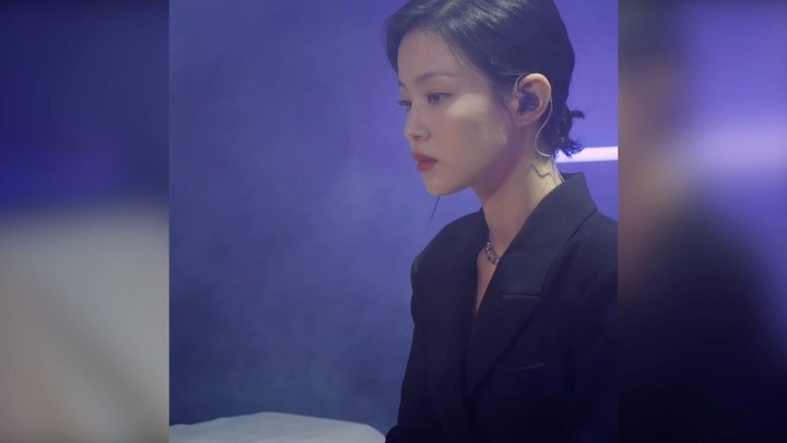 이하이의 숨소리까지 가깝게 들리는 ’홀로’ #무반주 버전
-
"요즘 너무 힘든데 하이님 목소리로 위로 받고 싶어요" 
위로가 필요한 팬들을 위해 온전히 자신의 목소리만으로 마음을 전하는 이하이 ?
그 어느무대보다 진솔한 이하이의 무반주 홀로 영상을 지금 공개합니다!
-
팬들이 직접 만드는 Well-made 랜선 LIVE?
Fan-made LIVE 시즌✌
-
✔풀버전 영상 감상 방법 : 
1) DIVE 앱 '이하이 LIVE PLAY' 검색 ?
2) 유튜브에서 ‘현대카드 DIVE’ 검색 ?
* 이벤트 당첨자도 해당 콘텐츠 하단에서 확인 가능! ?
-
08. 13(목) 멜론 앱에서 진행되는 이하이 팬메이드 라이브 감상평 이벤트도 놓치기 말기!
-
? 프로필의 링크를 통해 DIVE 앱을 다운 받을 수 있습니다.
-
#팬메이드라이브 #이하이 #LeeHi #홀로
-
#현대카드DIVE #현대카드다이브
#현대카드 #HyundaiCard