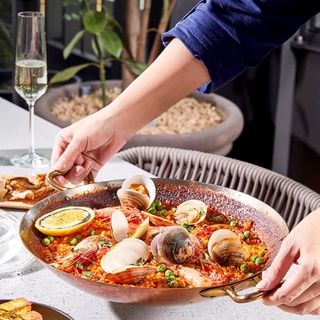 입안을 가득 채울 고퀄리티 여름의 맛☀️
여름 제철 음식을 원테이블에서 즐기는
프라이빗 다이닝 그린하우스로 초대해요?

미식가들의 극찬을 받은 독도새우 빠에야?
여름에 가장 맛있다는 고급 생선 돌돔구이?
풍미 가득 부드러운 한우 티본 스테이크?
향긋한 복숭아에 치즈의 부드러움을 담은 샐러드까지!?

한 여름의 비밀정원에서 즐기는 유로피언 코스를 만나보세요.

?자세한 내용과 예약은 프로필의 링크를 통해 '파릇파릇 여름날 다이닝' 콘텐츠를 확인해 보세요.

✅DIVE 앱만 있으면 현대카드 라이브러리 주중 입장 가능!

#CookingLibrary #현대카드쿠킹라이브러리
#그린하우스 #프라이빗다이닝

#현대카드DIVE #현대카드다이브
#현대카드 #HyundaiCard