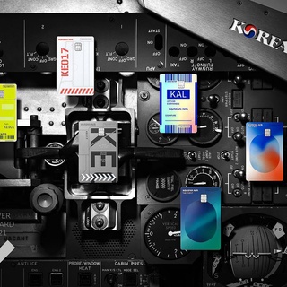 현대카드의 디자인
‘IDEA 2021’에서도 날았다?

세계 3대 디자인어워드 IDEA 2021
브랜딩 부문 Silver & Bronze 수상?

항공기와 탑승권 등을 모티브로 한 대한항공카드와
플레이트 디자인을 바탕으로 굿즈를 제작한 MX BOOST

패키지, 굿즈, 팝업스토어로 일상 속에 스며든
현대카드의 디자인을 만나보세요

#IDEA2021
#대한항공카드 #MXBOOST

#현대카드DIVE #현대카드다이브
#현대카드 #HyundaiCard

-연회비(30,000~500,000)는 카드 상품(대한항공카드 030,070,150,the First)별 상이합니다.
-연회비(30,000~90,000)는 카드 상품(M BOOST, M2 BOOST, M3 BOOST, X BOOST, X2 BOOST, X3 BOOST)별 상이합니다.
-카드 이용대금 연체 시 약정금리+연체가산금리 3%의 연체이자율이 적용됩니다.
(회원별, 이용 상품별 차등 적용/법정 최고금리 20% 이내)
단, 연체 발생시점에 약정금리가 없는 경우 아래와 같이 적용 
·일시불: 거래 발생시점 기준 최소 기간(2개월)의 유이자할부 약정금리+연체가산금리 3%
·무이자할부: 거래 발생시점 기준 동일한 할부 계약 기간의 유이자할부 약정금리+연체가산금리 3%
-신용카드 발급이 부적정한 경우(연체금 보유, 개인신용평점 낮음 등)카드 발급이 제한될 수 있습니다 
-카드 이용대금과 이에 수반되는 모든 수수료를 지정된 대금 결제일에 상환합니다.
-자세한 내용 및 이용 조건은 카드 신청 전 현대카드 홈페이지 및 상품설명서, 약관 참고
준법감시심의필 210929-002 호 (2021.09.29~2022.09.28)