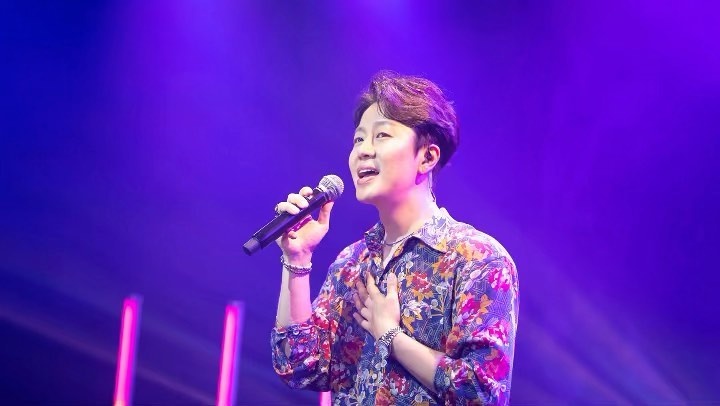 라라랜드의 한 장면처럼! 사랑하는 사람과 추는 왈츠?

한 손은 너의 어깨에, 다른 손은 마주잡고
스피커에서 흘러 나오는 노래에 몸을 맞겨?
정엽(@jungyup_e)의 달달한 세레나데, 'Waltz For You'를 지금 만나보세요!

?프로필의 링크를 통해 '정엽 LIVE PLAY ▶' 를 확인해 보세요.

팬들이 만드는 Well-made 랜선 라이브
Fan-made LIVE 시즌 3의 여섯 번째 무대!

✔풀버전 영상 감상 방법 :
1) DIVE 앱 '정엽 LIVE PLAY▶' 검색?
2) 유튜브에서 '현대카드 DIVE' 채널 검색?

Melon 앱에서도 즐기는 Fan-made LIVE!
정엽의 무대를 확인해 보세요?

#팬메이드라이브 #정엽

#현대카드DIVE #현대카드다이브
#현대카드 #HyundaiCard