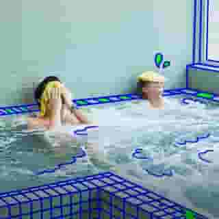 ⠀
인류의 역사와 함께 한 공중 목욕탕의 변신?

자연광 가득 담긴 브라질의 ‘바테이아 붕갈로 배스룸‘부터
노르웨이의 오랜 전통, 해상 사우나 ’바드마슈넨 사우나‘까지!

새로운 콘셉트의 목욕 공간이 궁금하다면??

?프로필 링크를 통해 ’매우 사적이고도 역사적인‘ 콘텐츠를 확인해 보세요.

✅DIVE 앱에서 매일 업데이트되는 컬처 콘텐츠를 만나보세요!

#현대카드DIVE #현대카드다이브
#현대카드 #HyundaiCard