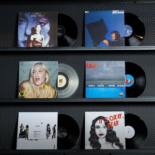 ⠀
현대카드 라이브러리 신간을 소개하는 ’What‘s NEW‘
뮤직 라이브러리 11월의 음반을 소개합니다✨

?알로 팍스 <My Soft Machine>
- 성년으로서 자신의 관찰 일지를 담담하게 전하는 앨범

?앤 마리 <Unhealthy>
- 트로피컬 하우스 비트로 듣는 솔직하고 경쾌한 고백같은 앨범

?블러 <The Ballad of Darren>
- 일상의 작은 행복과 슬픔의 소중함을 밴드 사운드로 담아낸 앨범

?‍♀️버디 <Portraits>
- 성숙하고 강렬한 사운드를 추구하는 버디의 여정을 담은 앨범

?So!YoON! <Episode1 : LOVE>
- 화려한 라인업과 함께 다양한 사랑의 모양을 담은 앨범

?선우정아 <It‘s Okay, Dear>
- 장르의 경계를 넘나들며 음악적 자유로움을 표현한 앨범

지금 바로 DIVE 앱에 로그인하고
뮤직 라이브러리의 새 음반를 만나보세요??

?자세한 내용은 프로필 링크를 통해 ‘고백하는 가수들’ 콘텐츠를 확인해 보세요!

✅DIVE 앱만 있으면 현대카드 라이브러리 주중 입장 가능

#현대카드뮤직라이브러리 #MusicLibrary

#현대카드DIVE #현대카드다이브
#현대카드 #HyundaiCard