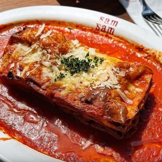 현대카드 쿠킹 라이브러리와 SSG.COM의 만남 너무 기쁘다...?

삼각지 핫플 SAM SAM SAM과 압구정 핫플 현대카드 쿠킹 라이브러리 델리의 콜라보 스페셜 팝업 다이닝 ?

김훈 셰프의 샌프란시스코 가정식 스타일 요리와 더불어 
쿠킹 라이브러리 델리 셰프들의 수제 스프와 텃밭 채소로 
입맛을 한껏 돋워보세요!?

? 프로필 링크를 통해 '한겨울에 만나는 캘리포니아’ 콘텐츠를 확인해 보세요.

쿠킹 라이브러리 X SSG.COM
<쿠킹 라이브러리 델리&쌤쌤쌤 팝업 다이닝>
• 신청기간: 2022. 12. 01(목) ~ 2022. 12. 08(목)
• 일시: 2022. 12. 10(토) 낮 12시
• 장소: 현대카드 쿠킹 라이브러리 1F 델리
• 메뉴(5코스):
- 시금치와 감자로 만든 그린스프
- 텃밭채소와 바질딥
- 캘리포니아 스타일 라자냐
- 샘 하우스 스테이크 w. 프라이즈
- 아이스크림&브라우니
• 금액: 100,000원(2인)

✅ DIVE 앱만 있으면 현대카드 라이브러리 주중 입장 가능!

#CookingLibrary #현대카드쿠킹라이브러리 
#샘샘샘 #김훈셰프 #SAMSAMSAM

#현대카드DIVE #현대카드다이브
#현대카드 #HyundaiCard