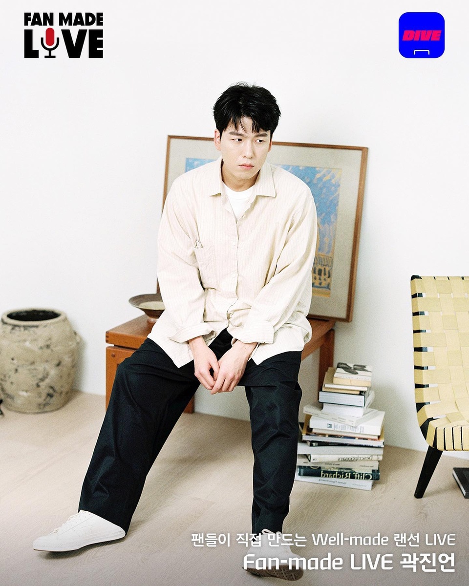 팬들이 직접 만드는 Well-made 랜선 LIVE
Fan-made LIVE 시즌 3?

담담히 전하는 위로에 가슴을 움직이는 묵직한 목소리?
사람을 노래하는 담백한 매력의 싱어송라이터
곽진언(@kwakjineon)이 팬메이드 라이브에!
지금 바로 이벤트에 참여해 곽진언의 따스한 무대를 직접 만들어 주세요?

?프로필의 링크를 통해 '내가 만드는 곽진언 LIVE' 콘텐츠를 확인해 보세요.

?<Fan-made LIVE 곽진언> #EVENT
?기간 : 2021. 06. 11(금) ~ 06. 18(금)
?발표 : 2021. 06. 23(수) 본 게시글 댓글 및 곽진언 팬메이드 라이브 영상을 통해 발표
* 본 이벤트는 DIVE 앱과 인스타그램에서 동시에 진행되며, 당첨자는 통합으로 선정될 예정입니다.
?경품 :
- 곽진언 사인 CD & 구글 홈 미니 (5명)
- 스타벅스 디저트 세트 기프티콘 (5명)

#팬메이드라이브 #곽진언

#현대카드DIVE #현대카드다이브
#현대카드 #HyundaiCard