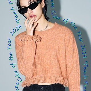 ?댓글에 ’피치 퍼즈‘를 입력하시면 DM으로 피치 퍼즈 컬러 코디법을 보내드려요

팬톤이 선정한 올해의 컬러 ’피치 퍼즈(Peach Fuzz)‘?

부드러운 컬러감으로 따뜻하면서 우아함을 연출하는 패션부터 
복숭앗빛 건강하고 자연스러운 생기를 부여하는 뷰티까지

일상에서 활용할 수 있는 피치 퍼즈 트렌드가 궁금하다면?

? 프로필 링크를 통해 ’달콤한 주인공 피치 퍼즈‘ 콘텐츠를 확인해 보세요.
⠀
✅ DIVE 앱에서 트렌디한 올해의 컬러를 만나보세요.

*메시지가 확인되지 않을 경우 DM 요청함을 확인해 주세요. 

#현대카드DIVE #현대카드다이브
#현대카드 #hyundaicard

ⓒETCH