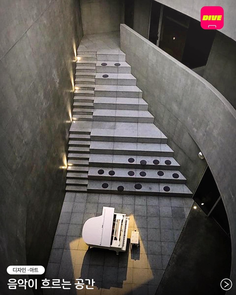 고퀄 음악을 온몸으로 느끼고 싶을 때
가봐야 할 특별한 공간 ?

성악가가 운영하는 호텔 겸 라운지 카페 '이타미니호텔'부터 ?
도서와 LP, 악보까지 대여 가능한 의정부의 '음악 도서관'까지 ?

?지금 저장하고 귀 호강 해볼까? ?

?프로필의 링크를 통해 '음악이 흐르는 공간' 콘텐츠를 확인해 보세요.
✅DIVE 앱에서 매일 업데이트되는 컬처 콘텐츠를 만나보세요!

#통영 #부산 #의정부 #성북동 

#이타라운지 #이타미니호텔 #게네랄파우제
#음악도서관 #리홀뮤직갤러리

#현대카드DIVE #현대카드다이브
#현대카드 #HyundaiCard