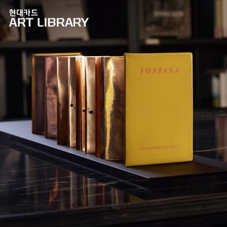 ⠀
현대카드가 5년만에 선보이는
다섯번째 영감의 공간
현대카드 ART LIBRARY

우리가 사는 동시대의 시각을 담아
독보적 글로벌 북 큐레이터 4인과 완성한
6,000여권의 Contemporary Art 희귀본 컬렉션

이태원 한가운데에서
컨템포러리 아트를 읽다

현대카드 ART LIBRARY
2022년 8월 개관

[공간안내]
• 주소 : 서울시 용산구 이태원로 248
• 운영시간 : 화-토요일 12:00-21:00, 일요일∙공휴일 12:00-18:00 (매주 월요일 및 설∙추석 연휴 휴관)
• 이용 대상
- 현대카드 회원 본인 및 동반 2인 입장 가능(월 8회)
- 현대카드 DIVE 앱 회원 본인 주중 입장 가능(라이브러리 통합 월 4회, 주말 및 공휴일 제외)
* 쾌적한 열람을 위해 동시 열람 인원은 35명으로 제한(대기 입장 가능)
* 만 19세 이상 입장 가능

#현대카드아트라이브러리 #HyundaiCardArtLibrary
#현대카드 #HyundaiCard