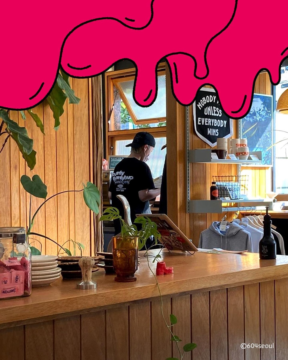 ⠀
봄 한강 치맥 말고?
테이크아웃 가능한 한강공원 근처 맛집 시리즈 #1

홍대와 가까워 놀기 좋고 접근성도 좋은 #망원한강공원 주변에 위치한 테이크아웃 가능 맛집 리스트에요?

캐나다를 떠올리게 하는 커피와 샌드위치 '604 seoul'부터?
비건부터 논비건까지 산뜻한 한 끼를 즐길 수 있는 '샐러마리'까지!

?지금 DIVE 앱에서 '내가 있는 이곳이 한강 맛집' 콘텐츠를 확인해 보세요.

✅DIVE 앱에서 매일 업데이트되는 컬처 콘텐츠를 만나보세요!

#현대카드DIVE #현대카드다이브
#현대카드 #HyundaiCard