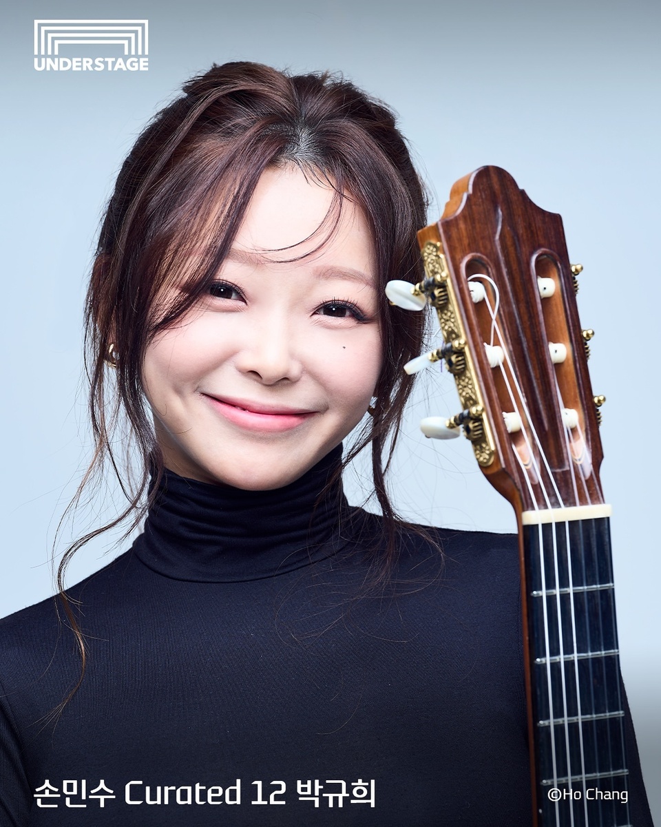⠀
손민수 Curated 공연 12번째 주인공은
세계가 주목하는 한국의 클래식 기타리스트 박규희(@kyuheeguitar)? 

2012년 벨기에 프렝탕 국제 기타 콩쿠르의
여성 최초이자 아시아인 최초 우승자인
그녀의 특별한 무대를 놓치지 마세요✨

<손민수 Curated 12 박규희>
• 일시: 2023. 12. 14(목) 오후 8시
• 장소: 현대카드 언더스테이지
• 출연: 박규희, 음악 칼럼니스트 이지영
• 티켓 가격: 33,000원(현대카드 결제 시 20% 할인)
• 티켓 오픈: 2023. 11. 15(수) 오후 6시
• 예매처: 인터파크

• 공연 안내
- 본 공연은 90분 간 진행되며 공연 시작 후 별도의 인터미션이 없습니다.
- 공연 시작 후에는 공연장 입/퇴장이 불가합니다.
- 입장 시 예매 확인을 위해 신분증 지참 필수입니다.

? 프로필의 링크를 통해 ’손민수 Curated 12 박규희‘ 콘텐츠를 확인해 보세요.

#현대카드언더스테이지 #UNDERSTAGE
#박규희

#현대카드DIVE #현대카드다이브
#현대카드 #Hyundaicard

[유의사항]
-  본 공연은 Gift 카드를 제외한 모든 현대카드로 결제 가능하며, 현대카드 결제 시 1인 2매에 한해 20% 할인 혜택에 제공됩니다.
(티켓 판매 기간 : 2023.11.15~2023.12.14)
> 상환 능력에 비해 신용카드 이용금액이 과도할 경우, 귀하의 개인신용평점이 하락할 수 있습니다.
> 개인신용평점 하락 시 금융거래와 관련된 불이익이 발생할 수 있습니다.
> 일정 기간 원리금을 연체할 경우, 모든 원리금을 변제할 의무가 발생할 수 있습니다.
- 신용카드 발급이 부적정한 경우(연체금 보유, 개인신용평점 낮음 등)카드 발급이 제한될 수 있습니다
-카드 이용대금과 이에 수반되는 모든 수수료를 지정된 대금 결제일에 상환합니다.
-금융소비자는 금융소비자보호법 제19조 제1항에 따라 해당 상품 또는 서비스에 대하여 설명을 받을 권리가 있습니다.
- 자세한 내용 및 이용 조건은 카드 신청 전 현대카드 홈페이지 및 상품설명서, 약관 참고
준법감시심의필번호 231110-036호(2023.11.10~2024.11.09)
