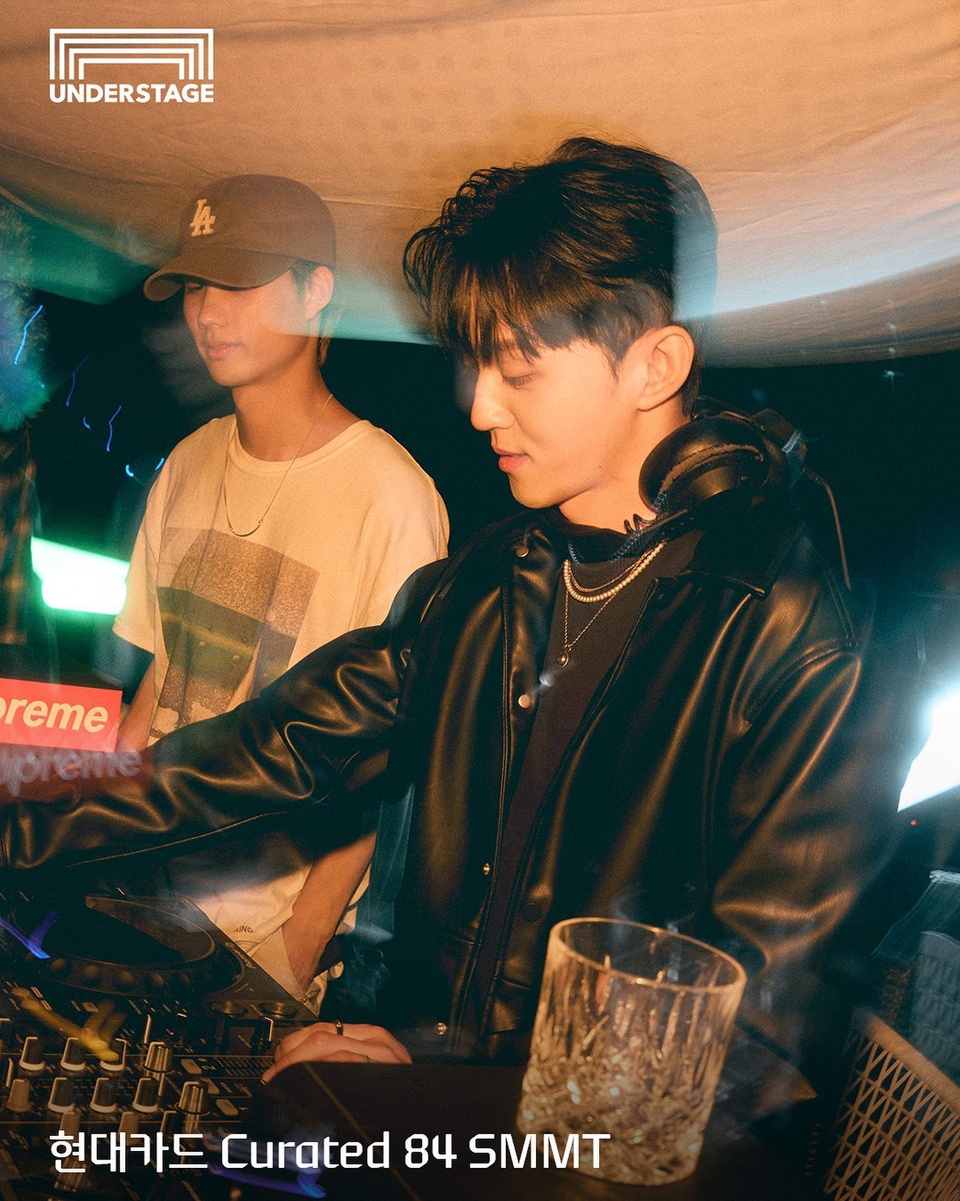 ⠀
현대카드, 언더스테이지, SMMT Let's go?

현대카드 Curated 84 무대의 주인공은
H1GHR MUSIC의 슈퍼루키 프로듀서 SMMT?

DJ에서 프로듀서로 음악적 영역을 넓힌 SMMT의
앨범 수록곡 라이브부터 스페셜 게스트와 함께하는 무대까지✨

다채로운 비트로 프로듀서로서의 존재감을 알릴
SMMT의 첫 단독 콘서트를 지금 만나보세요!?

<현대카드 Curated 84 SMMT>
• 일시: 2023. 04. 29(토) 오후 7시
• 장소: 현대카드 언더스테이지
• 티켓 가격: 77,000원 (현대카드 결제 시 20% 할인)
• 판매 일시: 2023. 03. 27(월) 오후 6시
• 예매처: 멜론 티켓

?자세한 내용은 지금 DIVE 앱에서 ‘현대카드 Curated 84 SMMT‘ 콘텐츠를 확인해보세요!

#현대카드언더스테이지 #UNDERSTAGE
#SMMT

#현대카드DIVE #현대카드다이브
#현대카드 #HyundaiCard

유의사항
- 본 공연은 Gift 카드를 제외한 모든 현대카드로 결제 가능하며, 현대카드 결제 시 20% 할인 혜택이 제공됩니다.
(티켓 판매 기간 : 2023.03.27 ~ 2023.04.28)
> 상환 능력에 비해 신용카드 이용금액이 과도할 경우, 귀하의 개인신용평점이 하락할 수 있습니다.
> 개인신용평점 하락 시 금융거래와 관련된 불이익이 발생할 수 있습니다.
> 일정 기간 원리금을 연체할 경우, 모든 원리금을 변제할 의무가 발생할 수 있습니다.
- 신용카드 발급이 부적정한 경우(연체금 보유, 개인신용평점 낮음 등)카드 발급이 제한될 수 있습니다
- 카드 이용대금과 이에 수반되는 모든 수수료를 지정된 대금 결제일에 상환합니다.
- 금융소비자는 금융소비자보호법 제19조 제1항에 따라 해당 상품 또는 서비스에 대하여 설명을 받을 권리가 있습니다.
- 자세한 내용 및 이용 조건은 카드 신청 전 현대카드 홈페이지 및 상품설명서, 약관 참고
준법감시심의필 230322-034 (2023-03-22 ~ 2024-03-21)