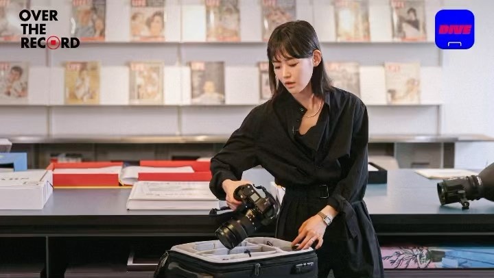 누구도 가르쳐 주지 않은
누구나 찍을 수 있는 사진?

하시시박(@sisi_wonji)이 알려주는
프로 작가의 촬영 노하우와 후보정 꿀팁?
그리고 특별히 공개하는 하시시박의 실전 장비까지
지금 DIVE 앱에서 확인하세요!

수강료 책정불가!
프로 포토그래퍼의 실전 특강

▶감상 방법 : DIVE 앱에서 '오버 더 레코드 포토그래퍼 하시시박 편'을 검색하세요!

?프로필의 링크를 통해 앱을 다운 받을 수 있습니다.

#오버더레코드 #OVERTHERECORD #하시시박

#현대카드DIVE #현대카드다이브
#현대카드 #HyundaiCard