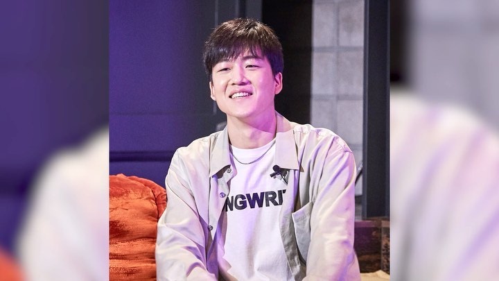 곽진언의 꿀보이스로 걸그룹 노래를 듣는다면??

2년 만에 싱글로 돌아온 곽진언의 팬사랑 인터뷰!?
가슴이 웅장해지는 동굴 목소리 버전 '돌핀'부터
깜짝 컴백한 곽DJ의 특별 라디오까지?️
곽진언의 팬메이드 토크, 지금 바로 확인해 보세요!

?프로필의 링크를 통해 '곽진언 LIVE PLAY ▶️' 를 확인해 보세요.

팬들이 만드는 Well-made 랜선 라이브
Fan-made LIVE 시즌 3의 다섯 번째 무대!

✔️풀버전 영상 감상 방법 :
1) DIVE 앱 '곽진언 LIVE PLAY▶️' 검색?
*이벤트 당첨자도 위 콘텐츠 하단에서 확인 가능!?
2) 유튜브에서 '현대카드 DIVE' 채널 검색?

Melon 앱에서도 즐기는 Fan-made LIVE!
곽진언의 무대를 확인해 보세요?

#팬메이드라이브 #곽진언

#현대카드DIVE #현대카드다이브
#현대카드 #HyundaiCard